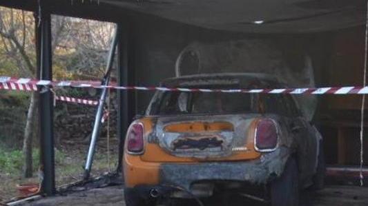 Incendiata l’auto di due medici a Viareggio: "Ma non abbiamo nemici"