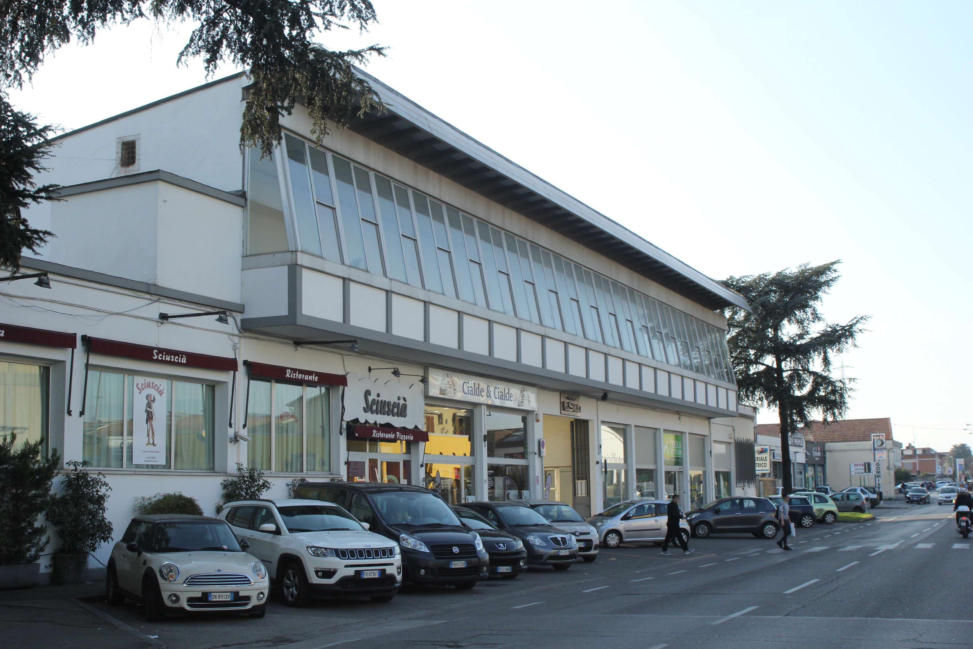 L'ingresso della Tintoria Renzo Silli in via Galcianese (foto Batavia)