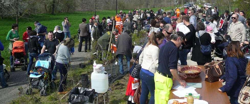 La festa per la piantumazione di alberi