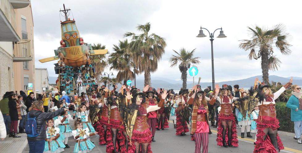 Mascherina più bella e burraco La festa si moltiplica in città 