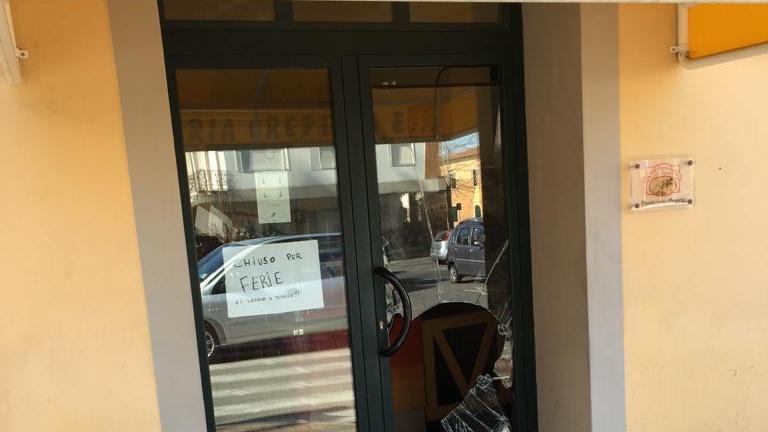 Vandali in azione nel centro di Vada