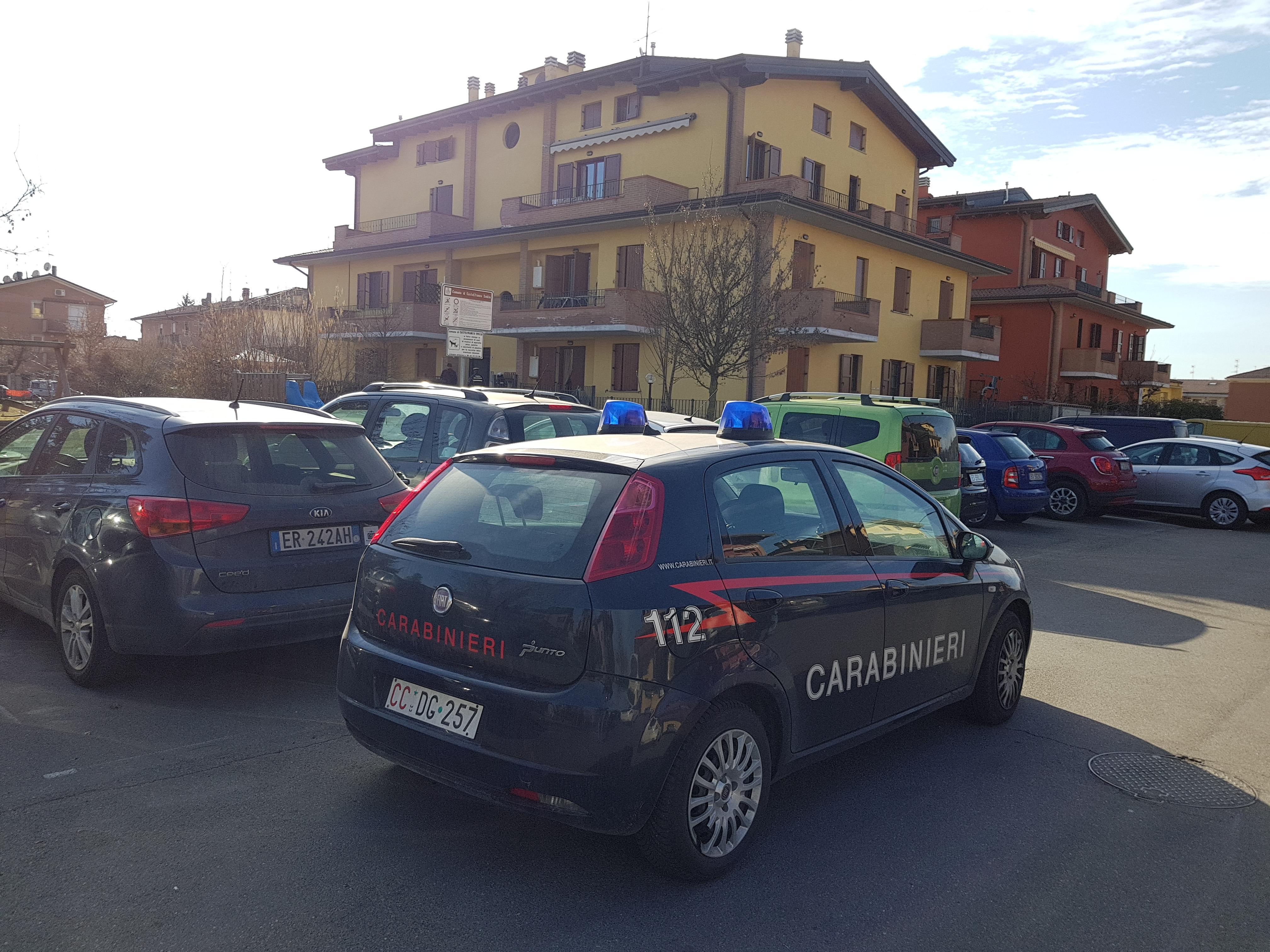 Piumazzo, accoltella i genitori dopo una lite