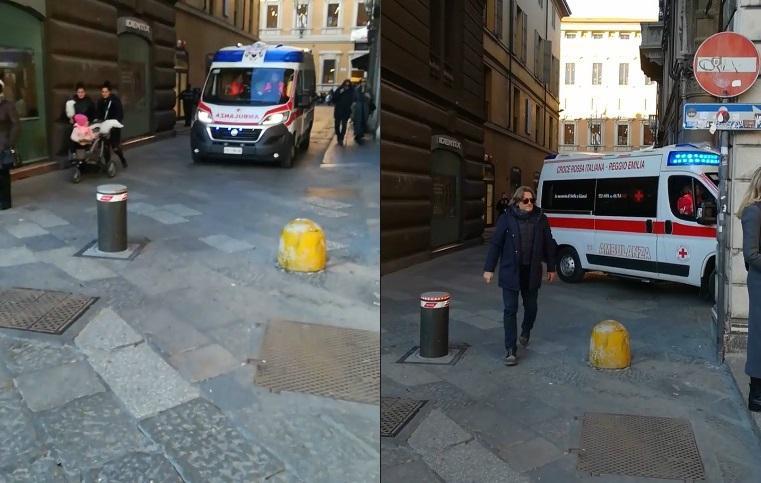 Reggio Emilia, ambulanza in sirena bloccata dal pilomat in piazza Prampolini 