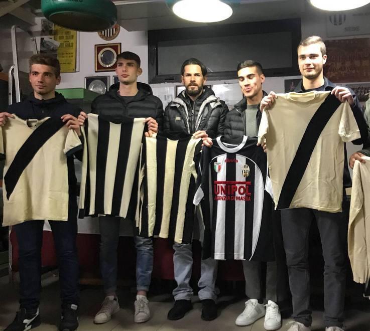 In alto i cuori bianconeri per la festa dei cent’anni 
