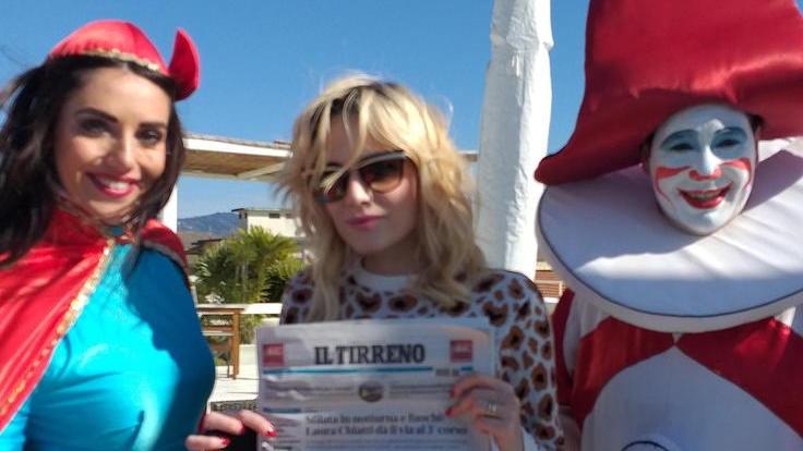 La prima volta di Laura Chiatti ad un corso mascherato