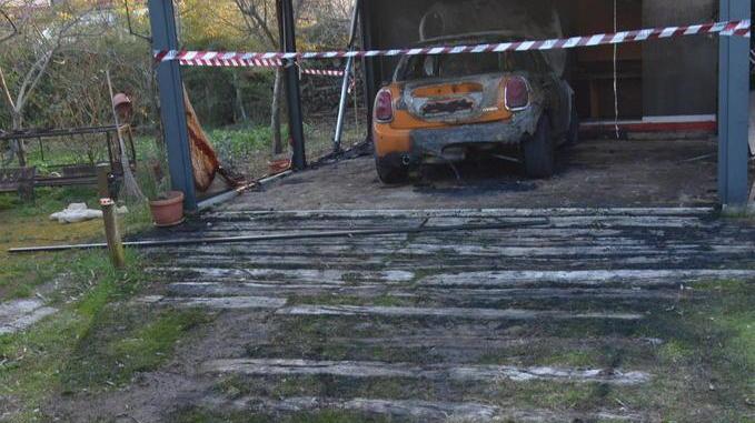 Un’altra auto incendiata nella notte