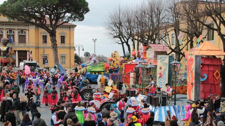 Sfilata finale e verdetto: per il Carnevale è la domenica più lunga