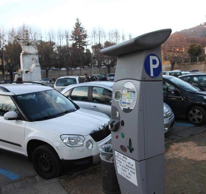 Parte una nuova raccolta firme contro i parcheggi a pagamento 