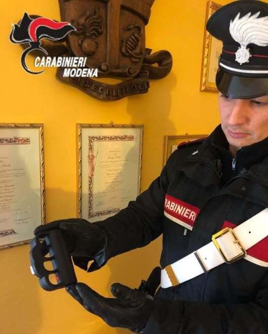 Tirapugni nella giacca Un 39enne denunciato