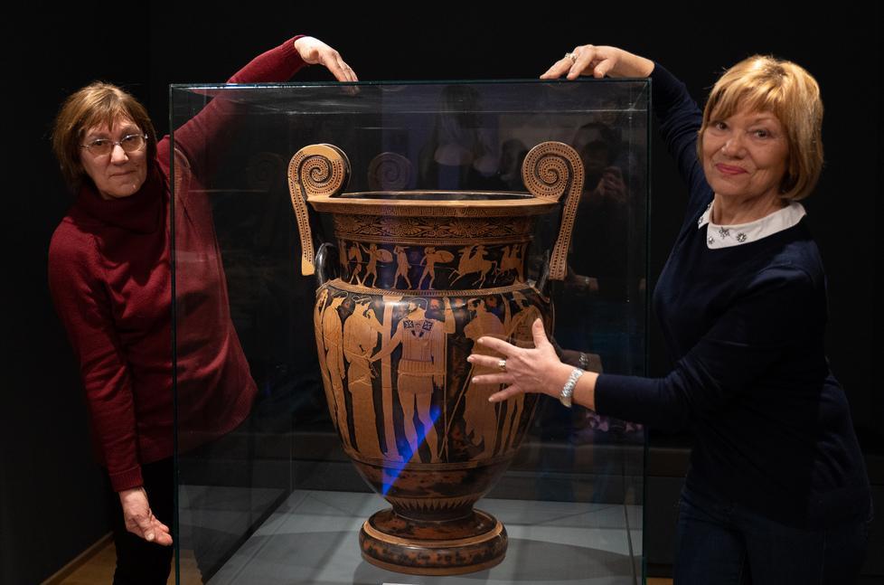 In 300 per i crateri: «Devono restare» 