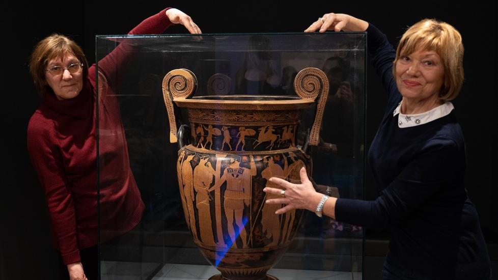 In 300 per i crateri: «Devono restare»