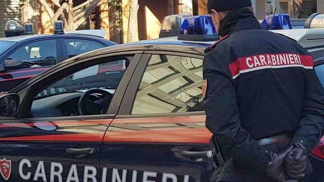 Violenza sui carabinieri con schiaffi e morsi Arrestata una donna
