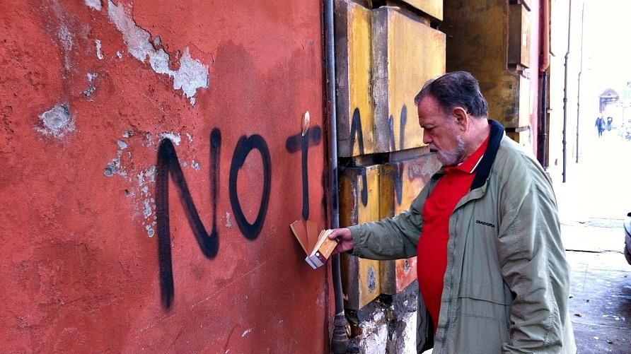 Scritte sui muri di Modena: scoperto e multato dalla polizia municipale
