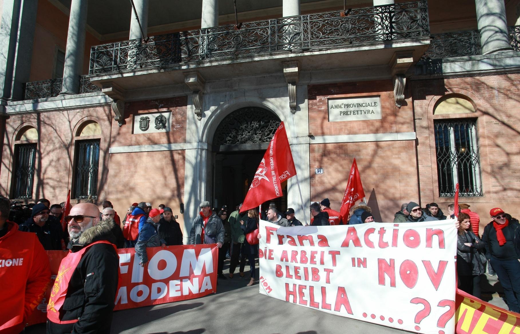 Norme antisciopero, protesta davanti alla Prefettura di Modena