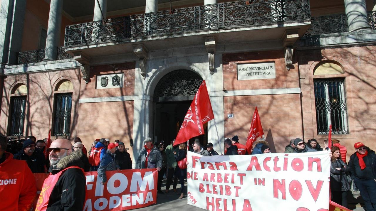 Norme antisciopero, protesta davanti alla Prefettura di Modena