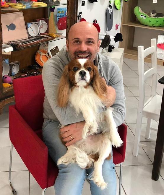 Campogalliano. Il “salone di bellezza” di Marco dove si riceve un cane alla volta 