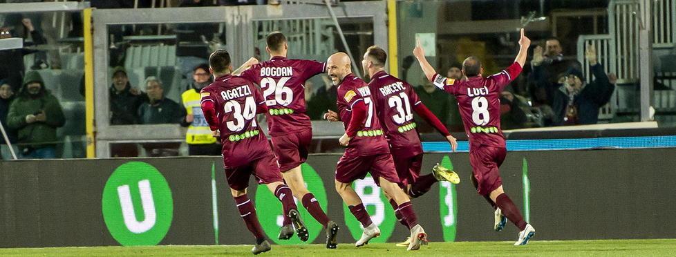Tanto tifo e alla fine esplode la festa sotto la Nord