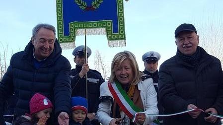 Casinalbo abbraccia la nuova rotatoria