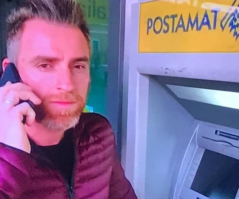Ex carabiniere sventa la truffa della PostaPay e finisce su “Striscia” 