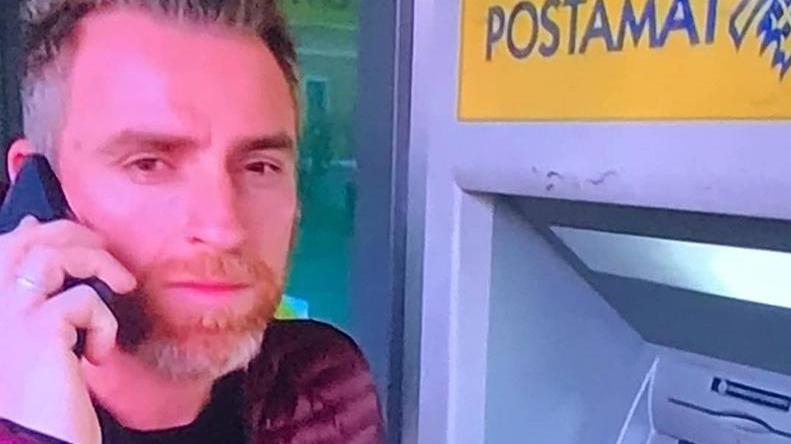 Ex carabiniere sventa la truffa della PostaPay e finisce su “Striscia”