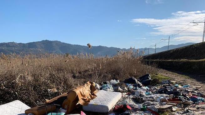 Ferrovie fa rimuovere la discarica abusiva Verrà chiusa l’area