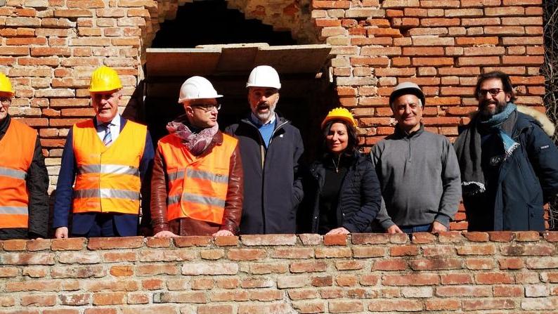Il Giro d’Italia fa slittare l’arrivo della gru nel parco per la scala panoramica
