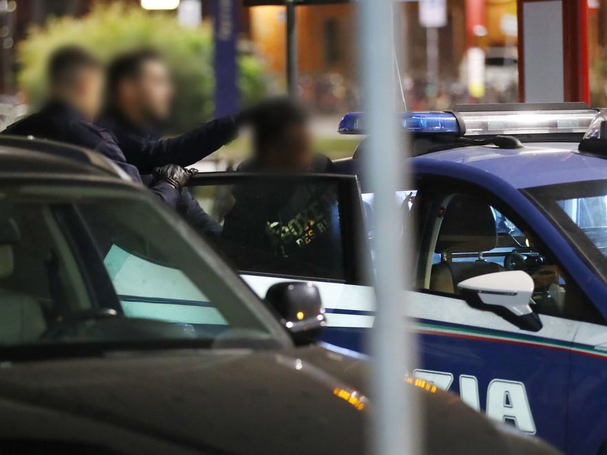 Sfugge al controllo Bloccato dalla Polizia