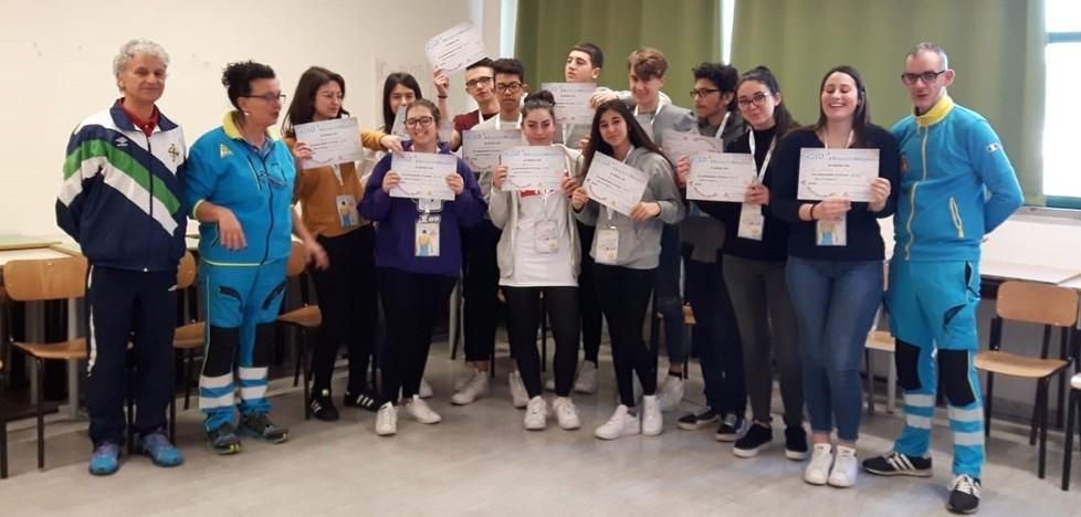 Gli studenti imparano il soccorso e l’uso del defibrillatore 