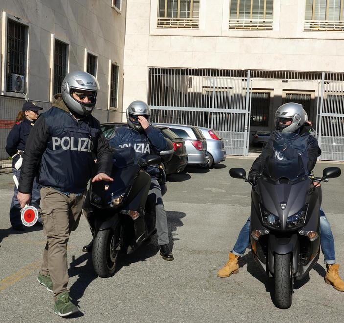 Vende la cocaina nel parco: preso dai “Falchi” della polizia