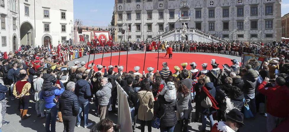Torna la cerimonia del raggio di sole ma “saltano” i fuochi 