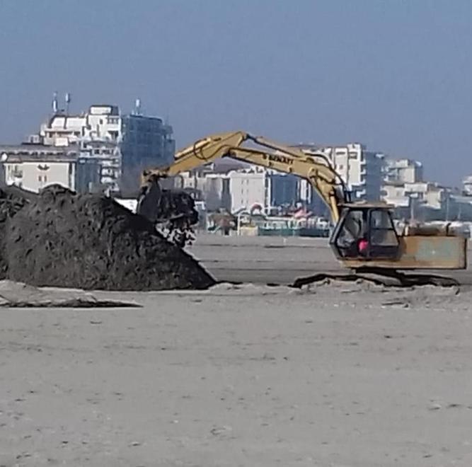 Continua il dragaggio del fondale nel Logonovo