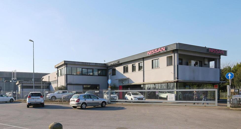 Porcari, colpo da 61mila euro dei ladri acrobati alla concessionaria Nissan 
