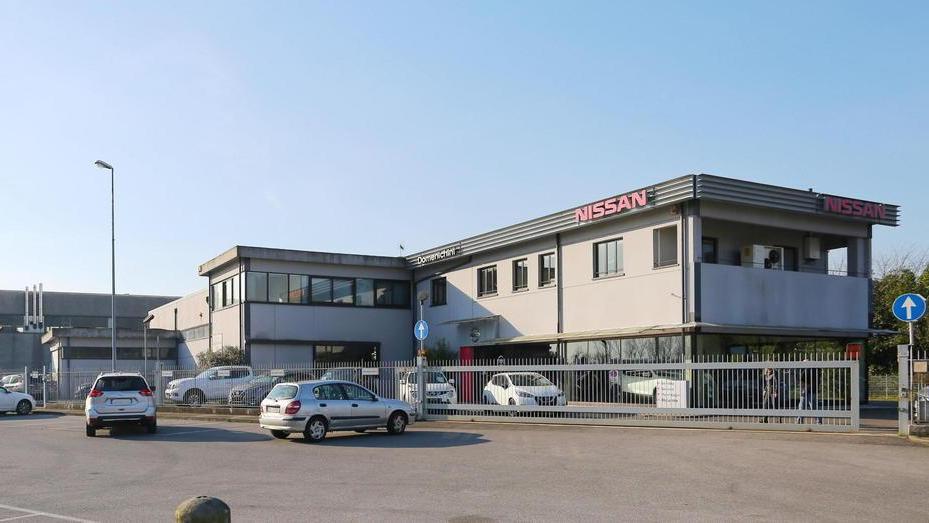 Porcari, colpo da 61mila euro dei ladri acrobati alla concessionaria Nissan