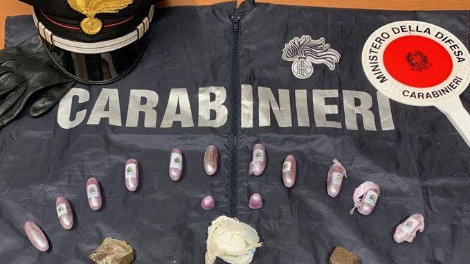 Già fermato tre volte, continua a spacciare: arrestato