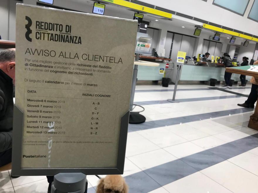 Parte la corsa al reddito di cittadinanza: domande dal 6, piano anti-caos di Poste 