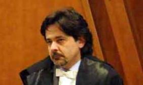Energia presa dai vicini, schiamazzi e litigate Condannata a tre mesi