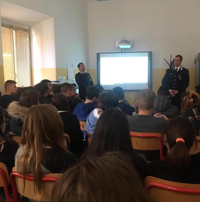 Carabinieri in cattedra: lezioni di legalità per oltre 250 studenti