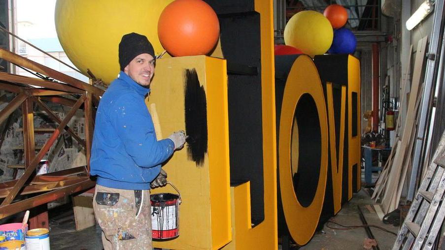 Lorenzo Jovanotti ospite al Carnevale per il quinto corso di martedì grasso