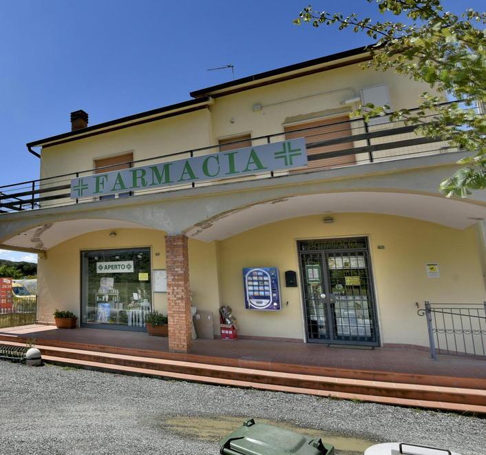 Rapina con la siringa alla farmacia Arrestati due uomini, incastrati dai video 