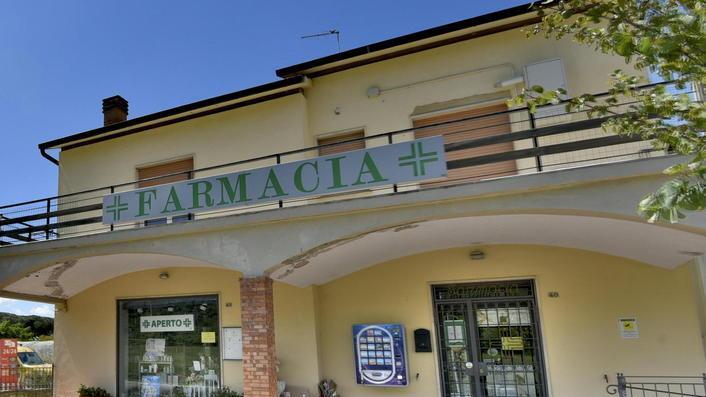 Rapina con la siringa alla farmacia Arrestati due uomini, incastrati dai video