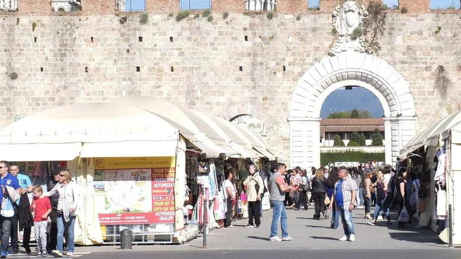 «Non è da intellettuali dire solo no alle bancarelle»