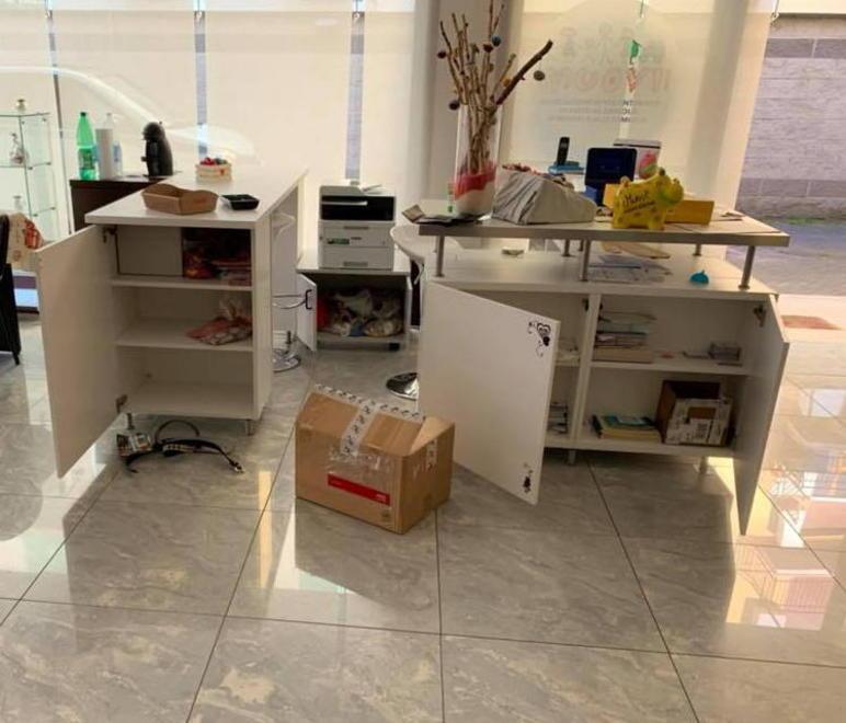Ladri nella sede del doposcuola rubato pure il televisore dei bimbi 