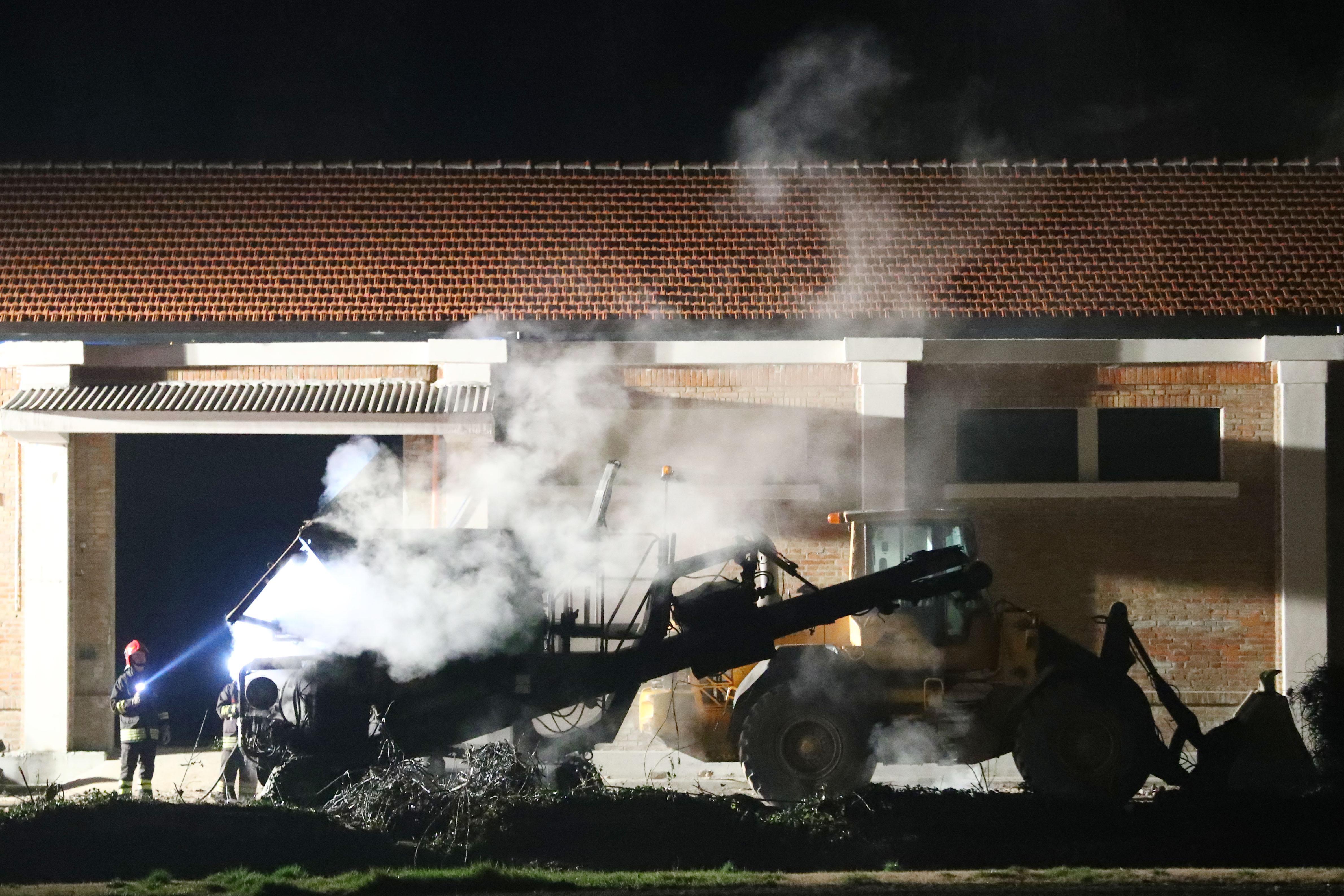 Ferrara, incendio in un'azienda agricola  