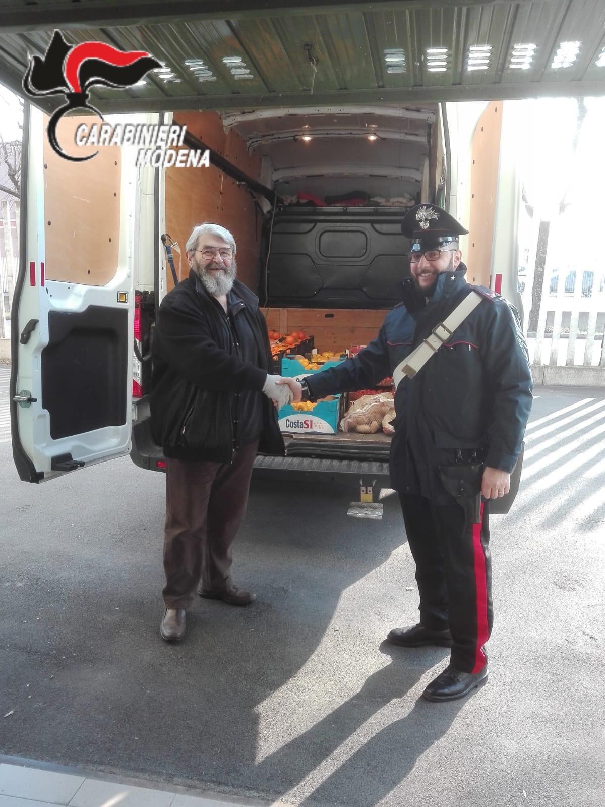 Mirandola. Venditore abusivo di frutta e verdura, la merce va in beneficenza
