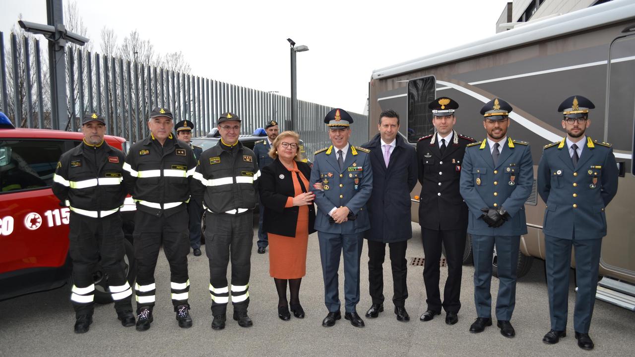 I comandanti di Guardia di finanza e Vigili del fuoco insieme alla prefetta Emilia Zarrilli