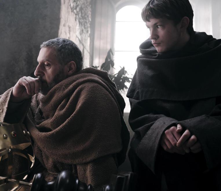 John Turturro frate-detective indaga sui delitti nel monastero medievale 