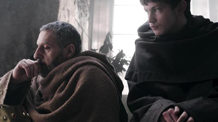 John Turturro frate-detective indaga sui delitti nel monastero medievale