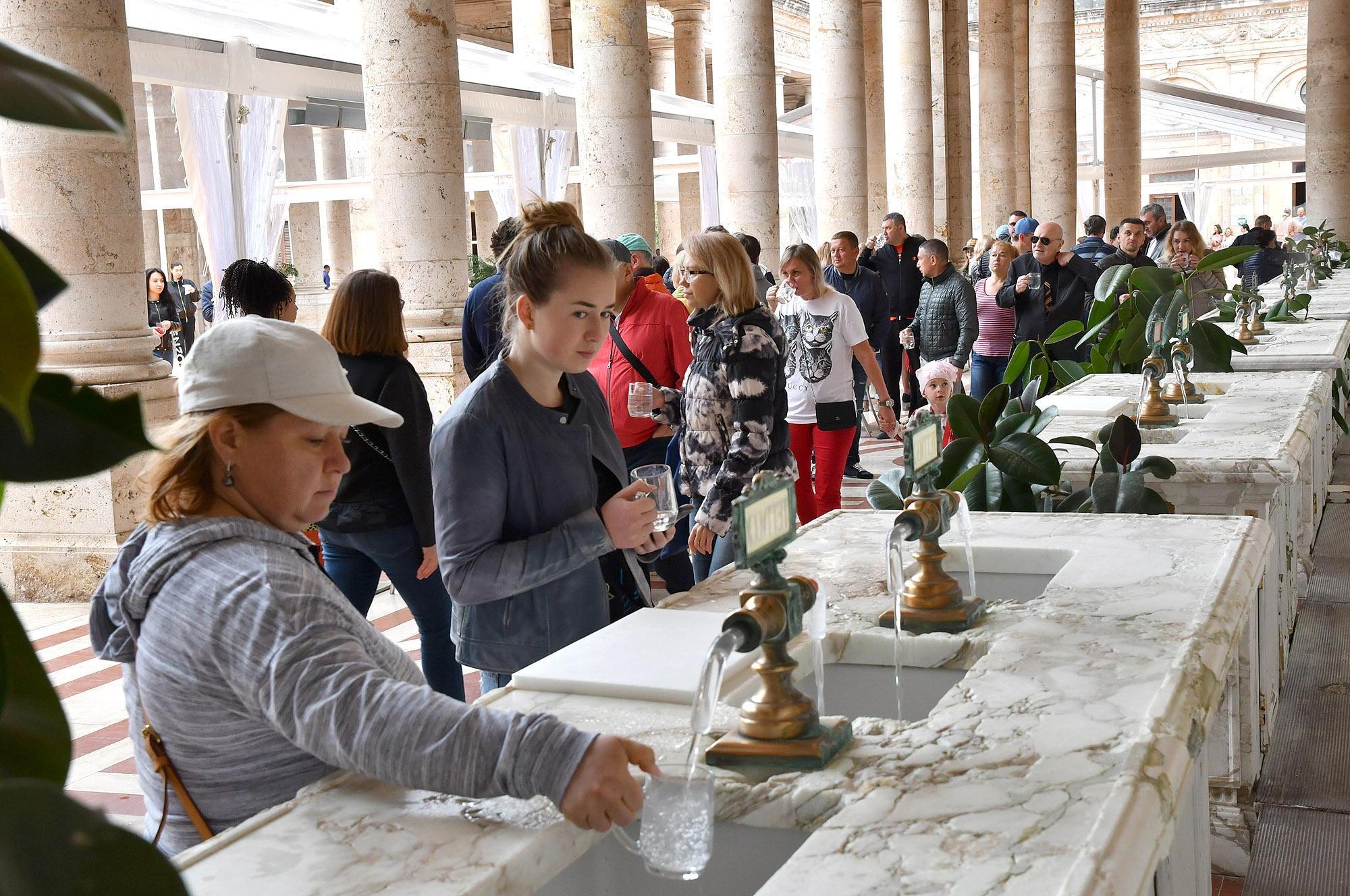 Curisti alle terme di Montecatini