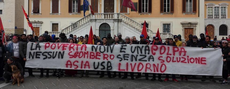 «C’è aria di sgomberi» Gli occupanti protestano