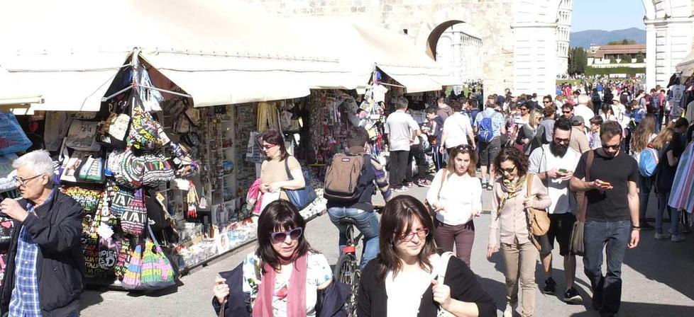 Lo stop alle bancarelle al Duomo è scritto in un atto ancora in vigore 